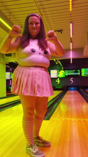 BOWLINGGG in my mini skirt