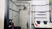 A disfrutar de una ducha caliente después del entrenamiento