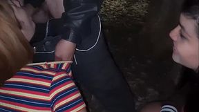 IFOODA Na pra&ccedil_a da cidade dando a buceta e mamando os motoboy - levamos muita porra na boca