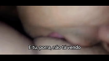 Chupando a buceta que o macho acabou de gozar em cima seu corno ot&aacute_rio