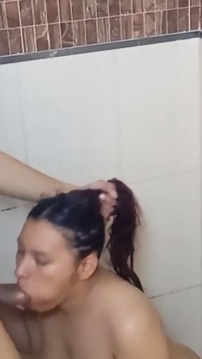 Blowjobs in the bathroom   Clip 1