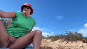 Secretely Pissing and Pussy Masturbation Girl on Public Beach