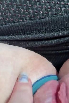 Jerking off and Cum in a Taxi Car Driver Gives Her 5 Stars