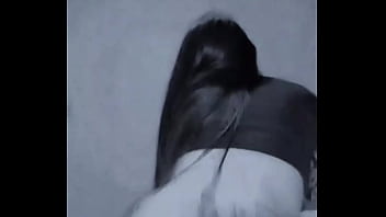 A  gostosa da m&atilde_e solteira mandou um v&iacute_deo rebolando s&oacute_ de short que gostoso