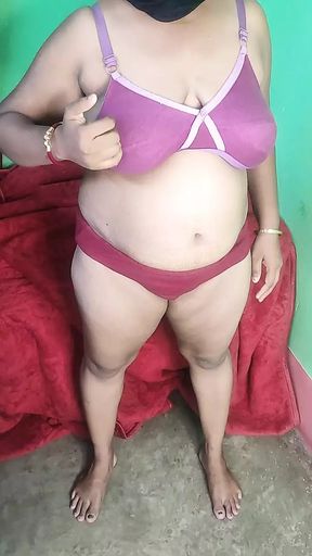 Desi young bhabi fingering her wet pussy too hot