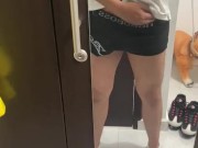Me bajo los boxer frente al espejo y saco mi verga venosa