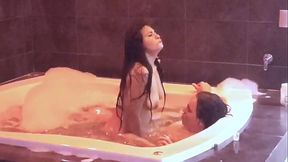 As&iacute_ no pares Dame m&aacute_s, S&iacute_gueme Bombiando En El Jacuzzi
