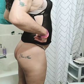 Bathroom Buttplug Booty Bounce