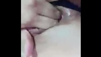 amiguita me llama por skype por que estaba muy caliente y tenia el co&ntilde_o super humedo