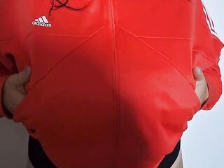 Il mio figliastro mi chiede uno spogliarello mentre mio marito è a lavoro ????????