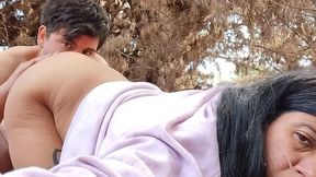 la llevo a caminar al bosque le chupo el culo la masturbo y la termino culeando y echandole la leche en la cara