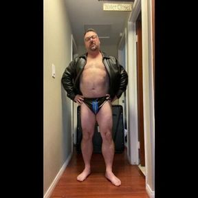 Luvbennude in leather for a fan