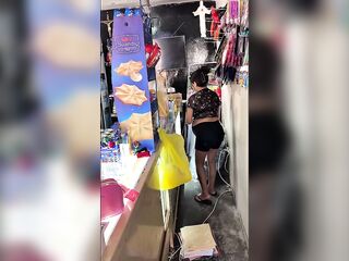 Me Cojo a la Cajera después de un largo día de Trabajo