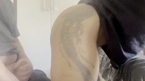 peguei ele batendo punheta comecei a rebolar pra ele