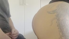 peguei ele batendo punheta comecei a rebolar pra ele