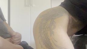 peguei ele batendo punheta comecei a rebolar pra ele
