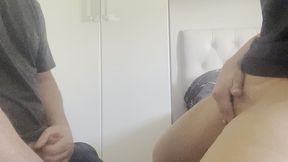 peguei ele batendo punheta comecei a rebolar pra ele