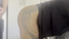 peguei ele batendo punheta comecei a rebolar pra ele