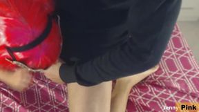 guarda come succhio un cazzo con la mia faccia da porca e mi faccio scopare forte! Jenny Pink