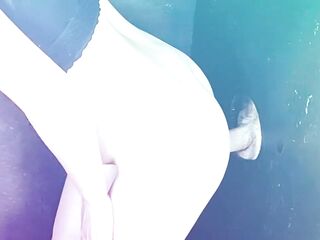 Esposa recebe gozada inesperada dentro de um desconhecido no gloryhole!