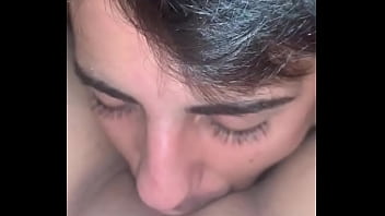 chupando bucetinha da novinha gostosa
