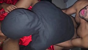 CASADO APROVEITOU QUE ESTAVA SOZINHO E CHAMOU DOIS MACHOS PARA COMER SEU RABO E AINDA PAGOU - FULL SHEER.COM