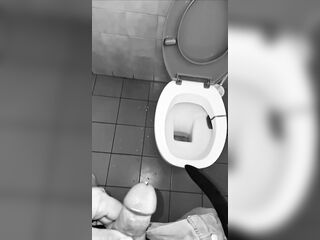 My mom going to bang me up 'cuz i piss everywhere in da house