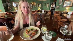 Platinum with big booty gets sloppy blowjob in public