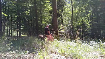 Sexy MILF make a great outdoor blowjob and big facial