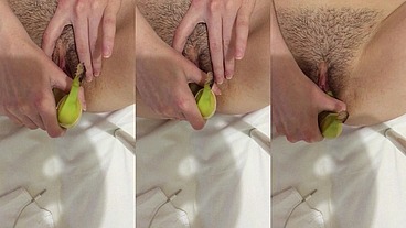 Оттрахала очень мокрую сочную киску бананом! Послушай какая киска сочная!