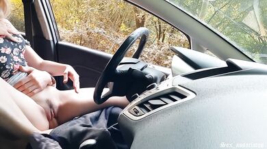 Public park flash makes her jerk me off in the car