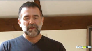 Intense amateuractie waarin de grote lullen Bryan Slater en Tony Dazzle elkaar pijpen, handseks geven, zoenen en elkaars kont neuken.