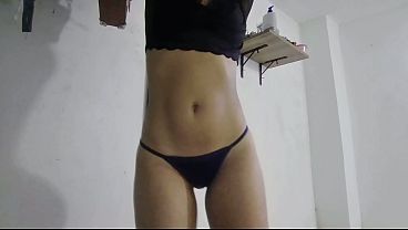 mi profesor me dice que si no le ense&ntilde_o mi culo me reprobar&aacute_, hizo una clase en linea donde solo esta el y yo, y me hizo su puta. Girl Korina