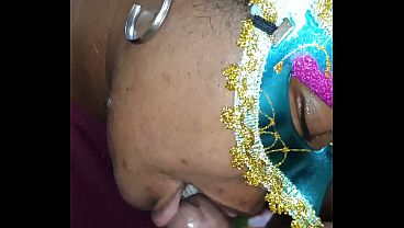 Preta gostosa tirando e tomando leite de pica