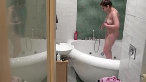 ”Filmed my naked GF washing up in the bathtub”