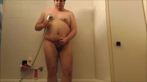 Im Bad ordentlich durchgewichst und geil abgespritzt