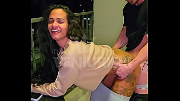 Comi a namorada do meu amigo na varanda e CAIU NA NET