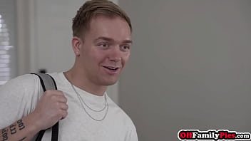 Busty MILF Jasmine Daze gives a mind-blowing blowjob to a big cock