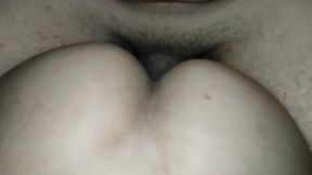 comendo a bucetinha da novinha e gozando dentro