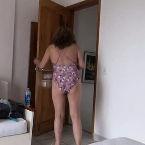 Before going to the beach to show off and make cocks hard, I shave my hairy pussy