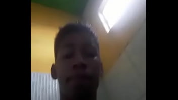 Pauzudo tomando banho
