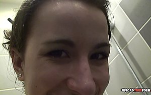 Hairy brunette washes her cunt in the shower —