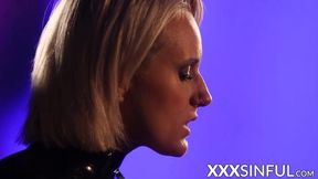 Blonde angel Wicky humps hard dong in missionary