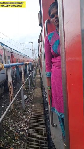 🥵DESI INDIAN TRAIN VALI BHABHI girl have sex with step brother Xxx , Desi Village Doggy style rough hardcore College girl tight