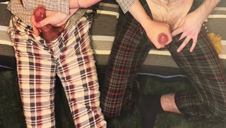 I invited my straight friend over, turned on porn and got him to jerk off with me.✊🍆💦✊🍆💦