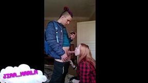 Сосу на публике за копейки и глотаю сперму у клиента