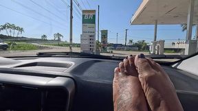 fetiche por pes na praia! solinhas deliciosas exibidas em publico para amantes podolatras!