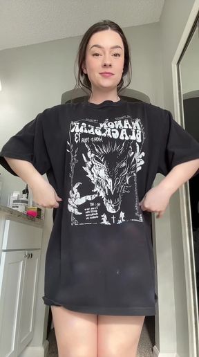 MILF transexual shows off her ass