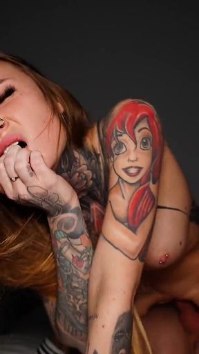 [exclusive] Babygirl Gets a Huge Cock in Her Mouth and Pussy, and After a Squirt, a Cumshot in Her Eye