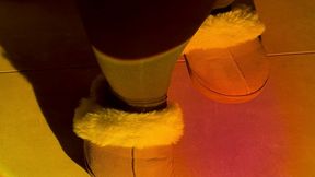 mes chaussons en fourrure bien odorants avec des insultes